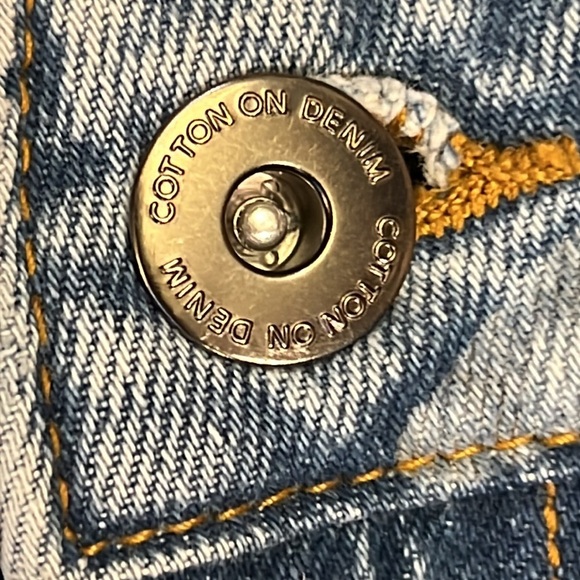 High Rise Tapered Leg Mom Jean Butterfly Print Light Blue Wash Cotton:On Size 8 - Picture 3 of 12